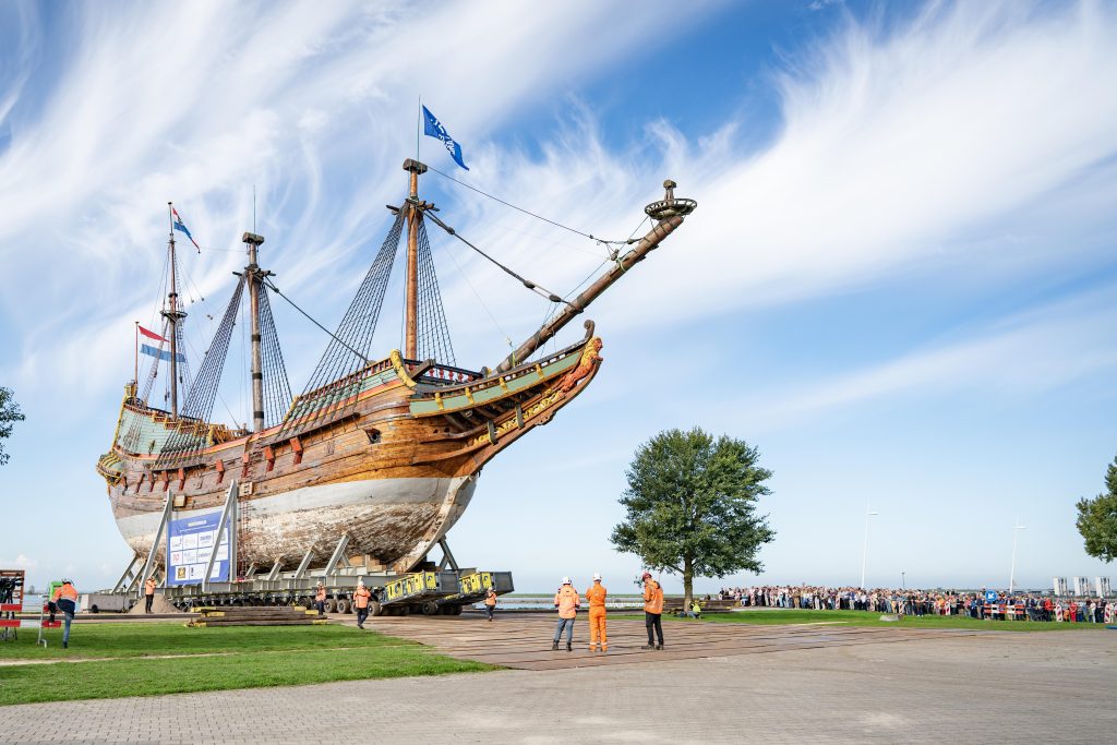 Batavia heads inland - photo by Peter van Aalst